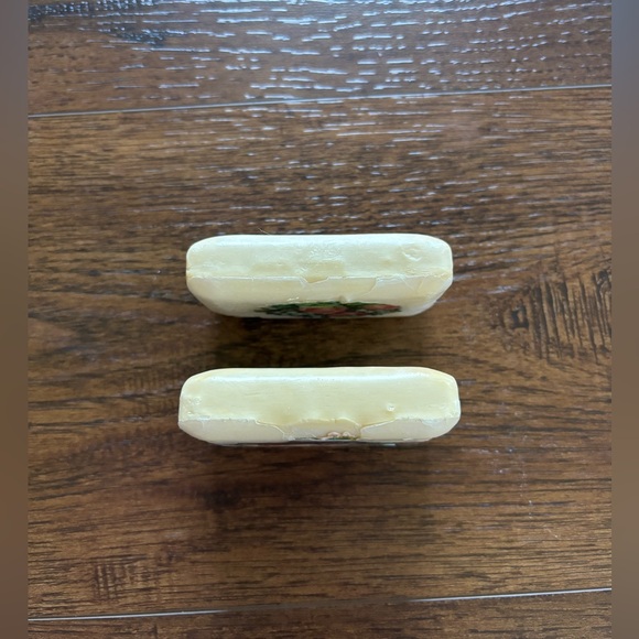 Vintage Alda's Soap  Christmas & Flower Bar Soap - Picture 3 of 6